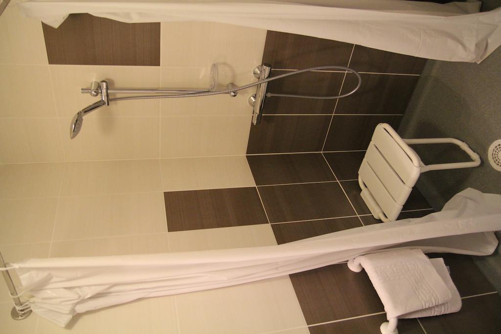 Hotel La Madeleine Saint-Benoît-sur-Loire Zimmer foto