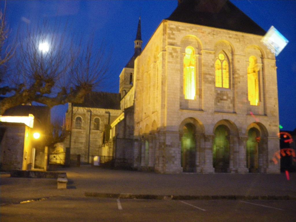Hotel La Madeleine Saint-Benoît-sur-Loire Zimmer foto