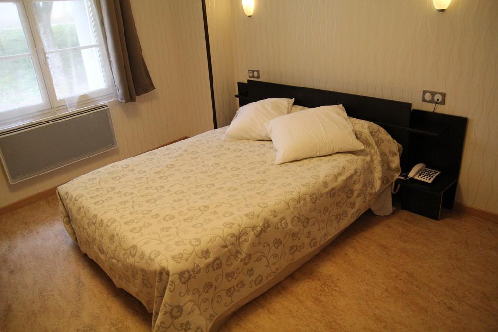 Hotel La Madeleine Saint-Benoît-sur-Loire Zimmer foto