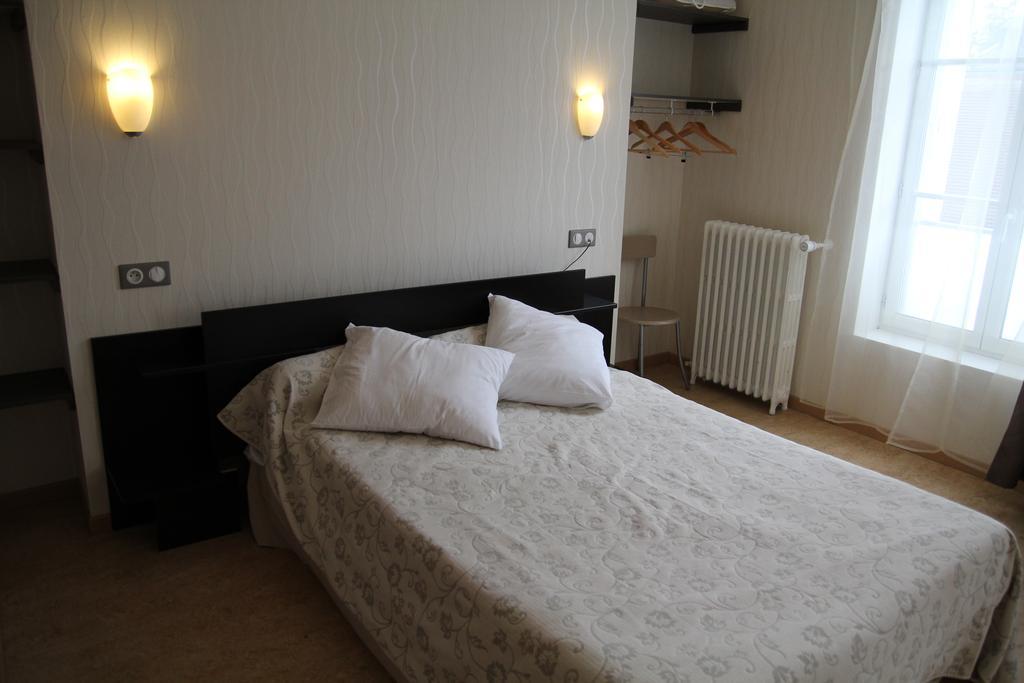 Hotel La Madeleine Saint-Benoît-sur-Loire Zimmer foto
